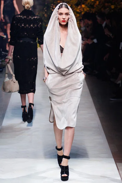 Look 25